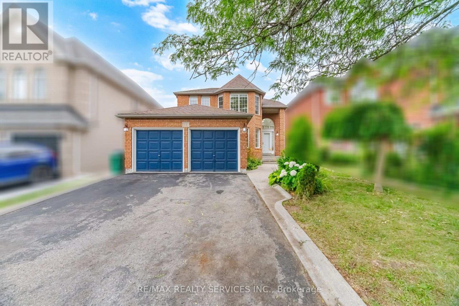 13 Ribbon Drive, Brampton, Ontario  L6R 1X3 - Photo 2 - W13565286