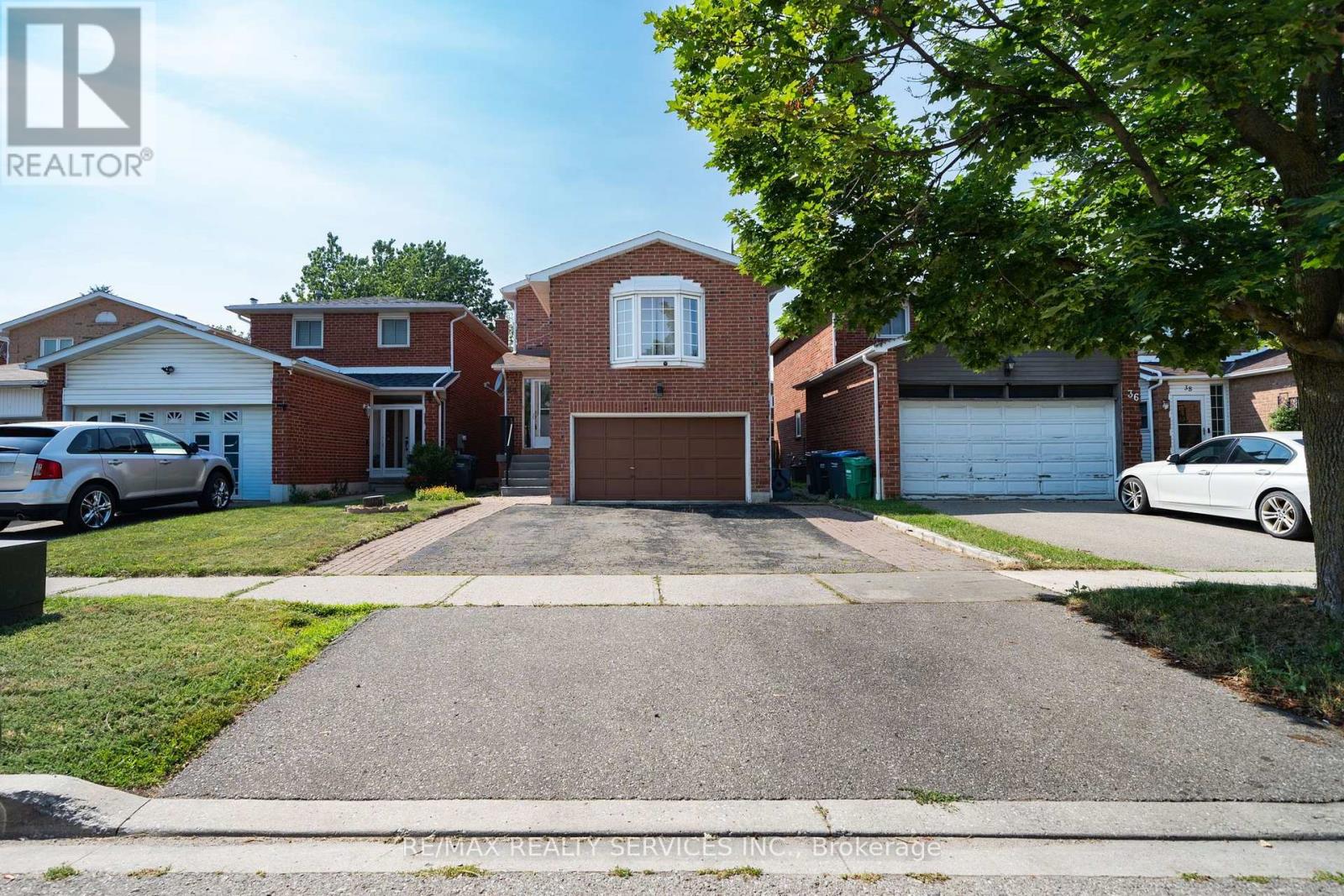 34 CLARRIDGE COURT, Brampton, Ontario