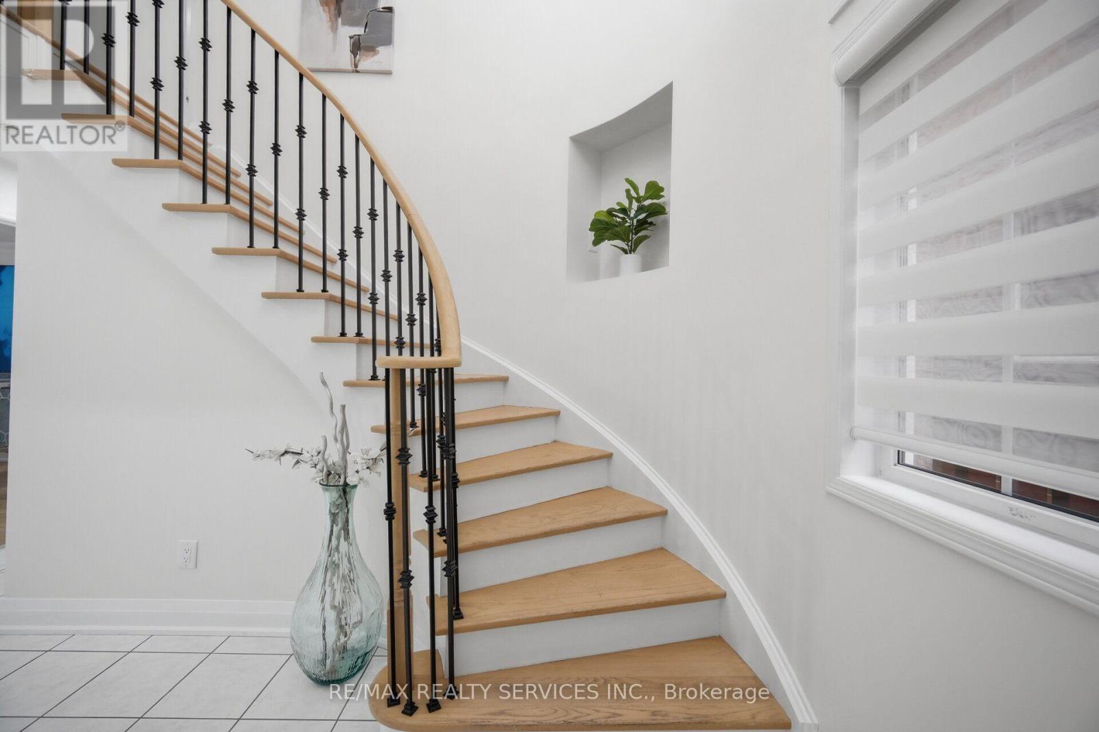 13 Ribbon Drive, Brampton, Ontario  L6R 1X3 - Photo 22 - W13565286