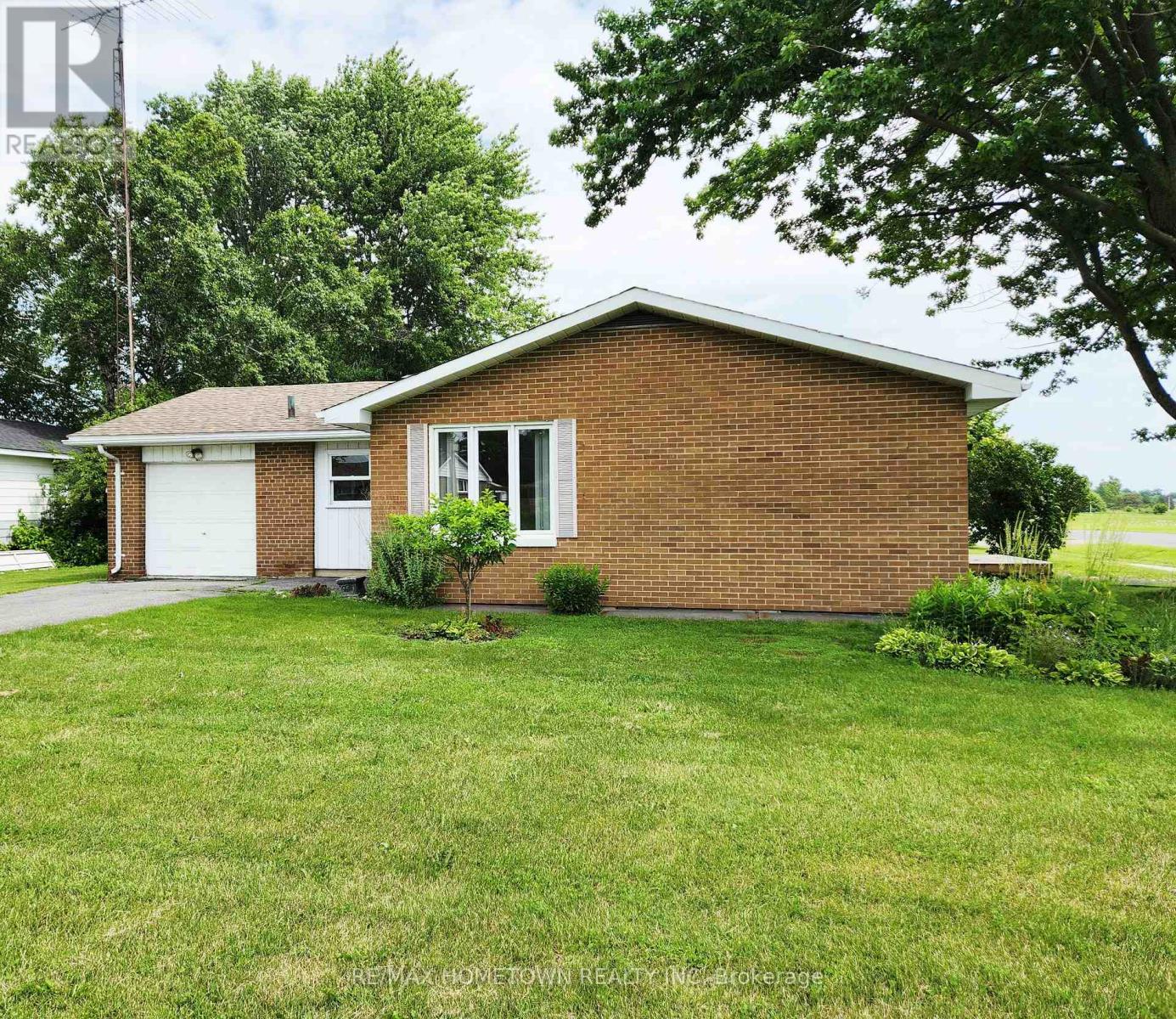 38 ELIZABETH DRIVE, South Dundas