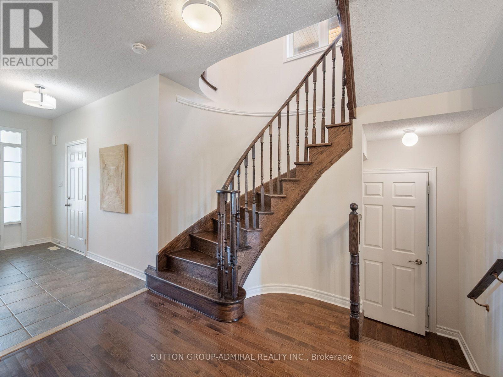 119 Walter Sinclair Court, Richmond Hill, Ontario  L4E 0X4 - Photo 4 - N13570592