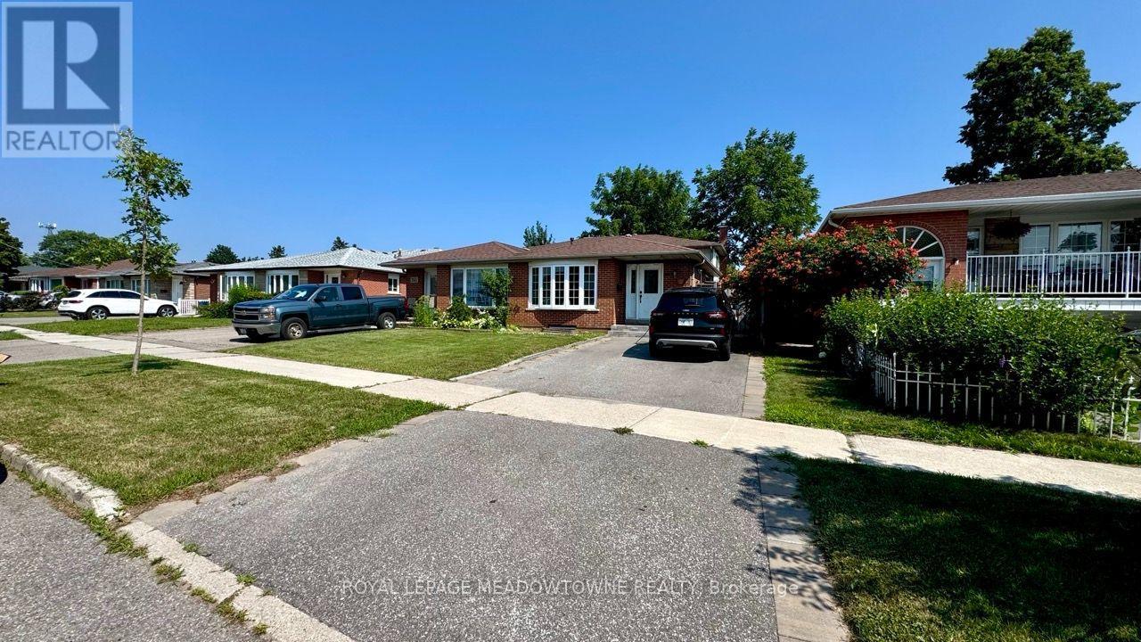 739 CONSORT CRESCENT