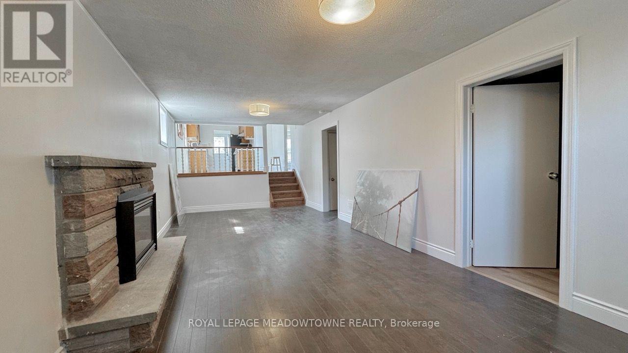 739 CONSORT CRESCENT - Photo 3