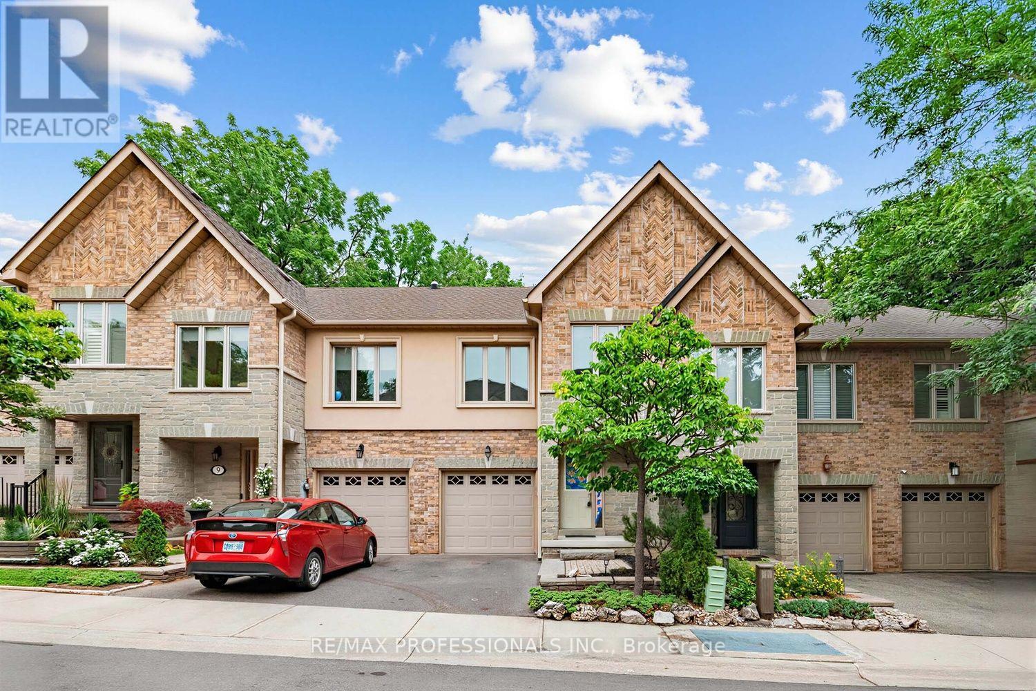 7 BRIARLY LANE, Toronto, Ontario