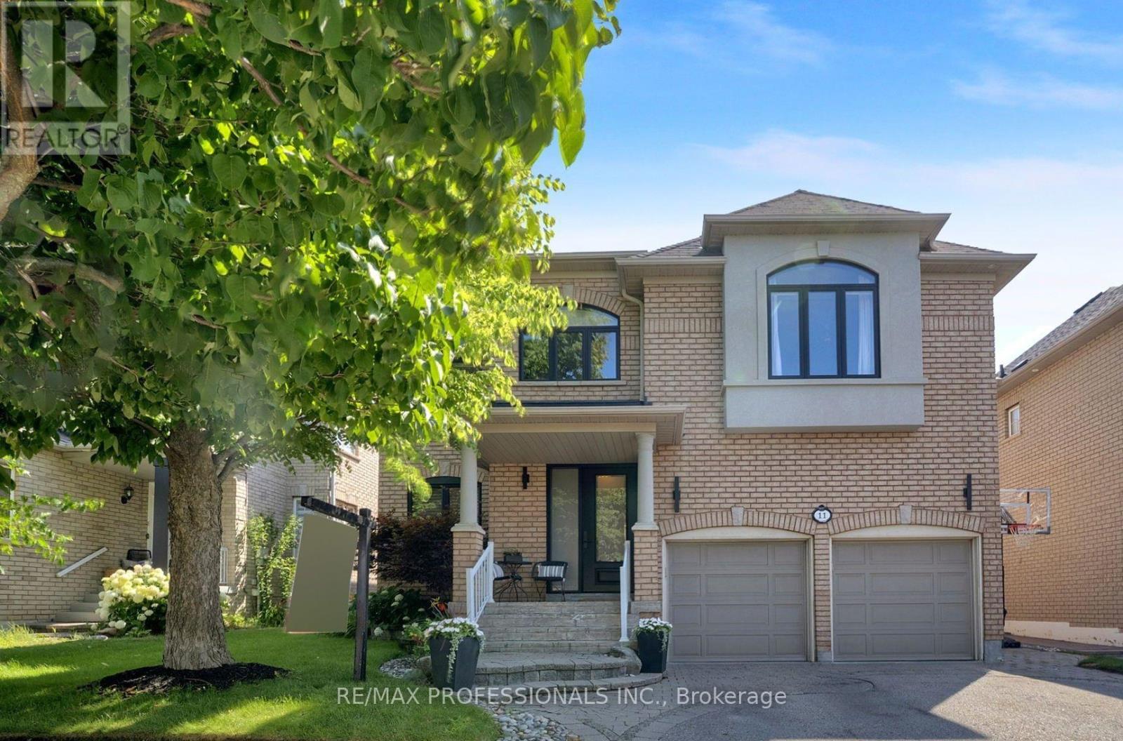 11 TWEEDIE CRESCENT, Whitby, Ontario