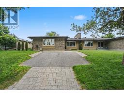 2061 CABOT STREET, Ottawa, Ontario