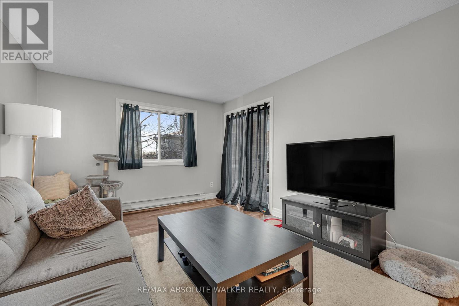 318 - 250 Brittany Drive, Ottawa, Ontario  K1K 4M1 - Photo 2 - X12993542