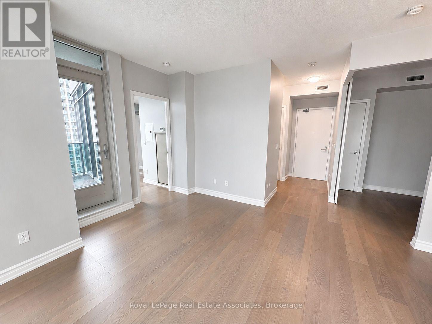 2411 - 215 Fort York Boulevard, Toronto, Ontario M5V 4A2 - Photo 8 - C13570682
