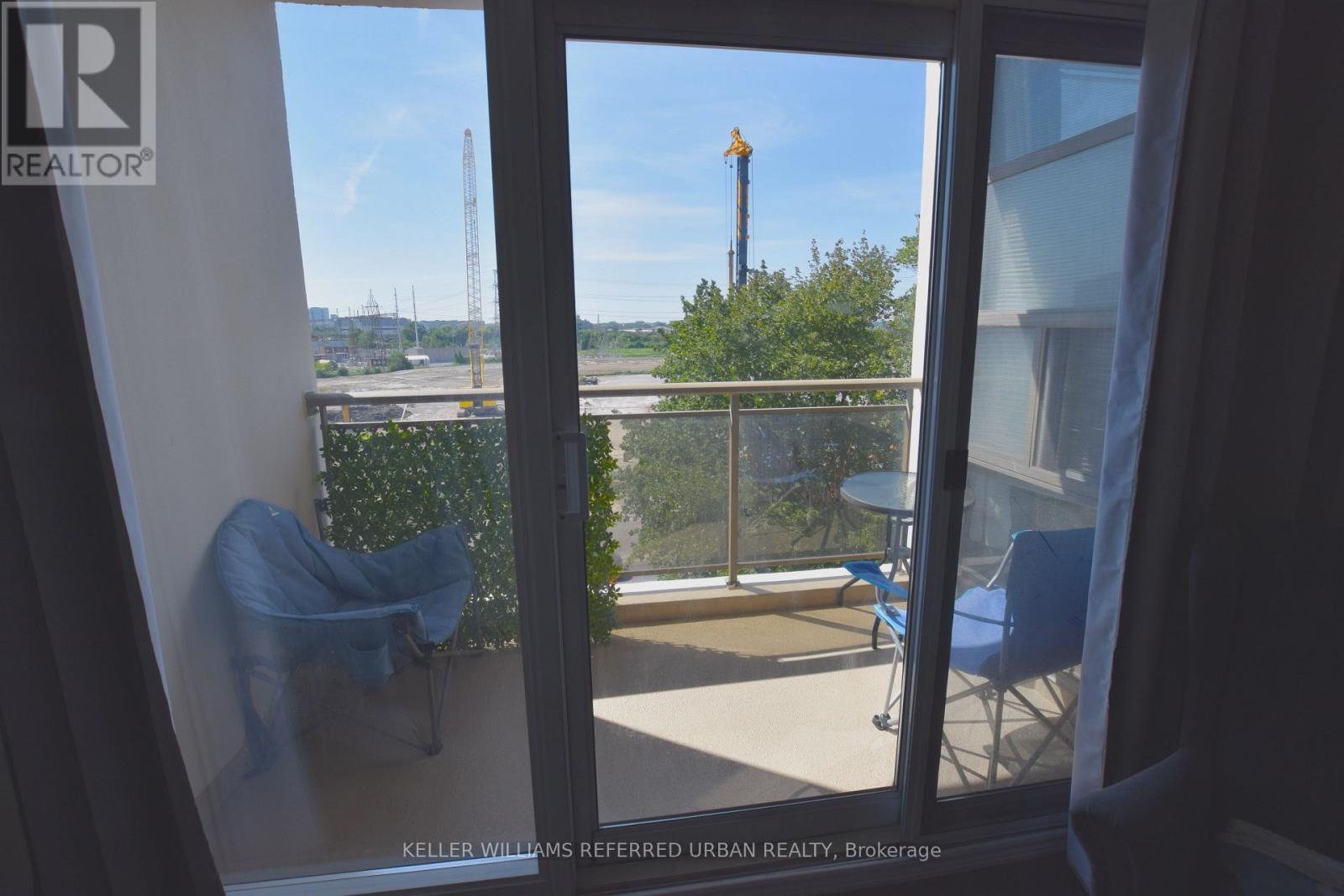 408 - 1 Leaside Park Drive, Toronto (Thorncliffe Park), Ontario  M4H 1R1 - Photo 8 - C13570886