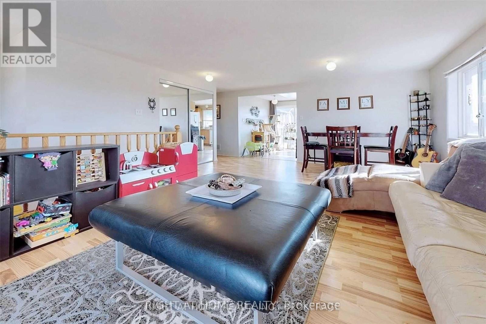 Upper - 229 Dunsmore Lane, Barrie (Georgian Drive), Ontario  L4M 7A3 - Photo 4 - S13570736