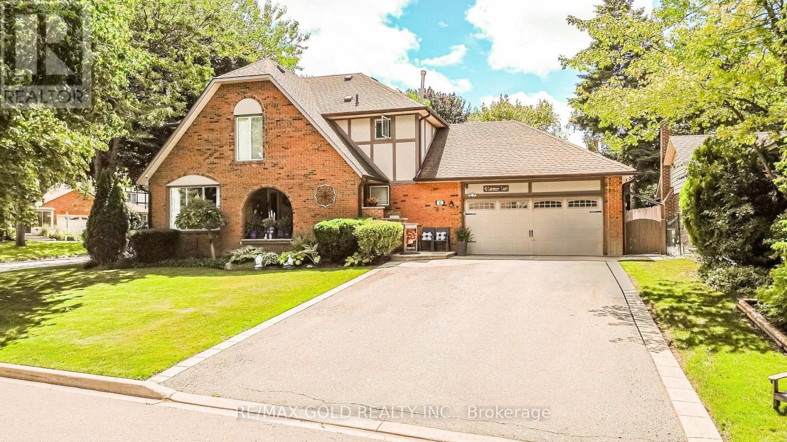 40 CAIRNMORE COURT, Brampton, Ontario