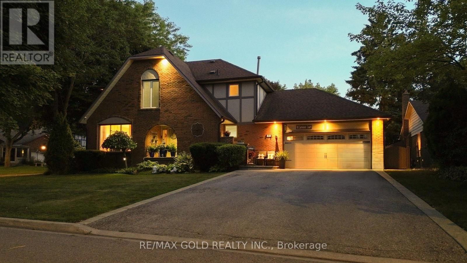 40 Cairnmore Court, Brampton, Ontario  L6Z 1T6 - Photo 2 - W13570696