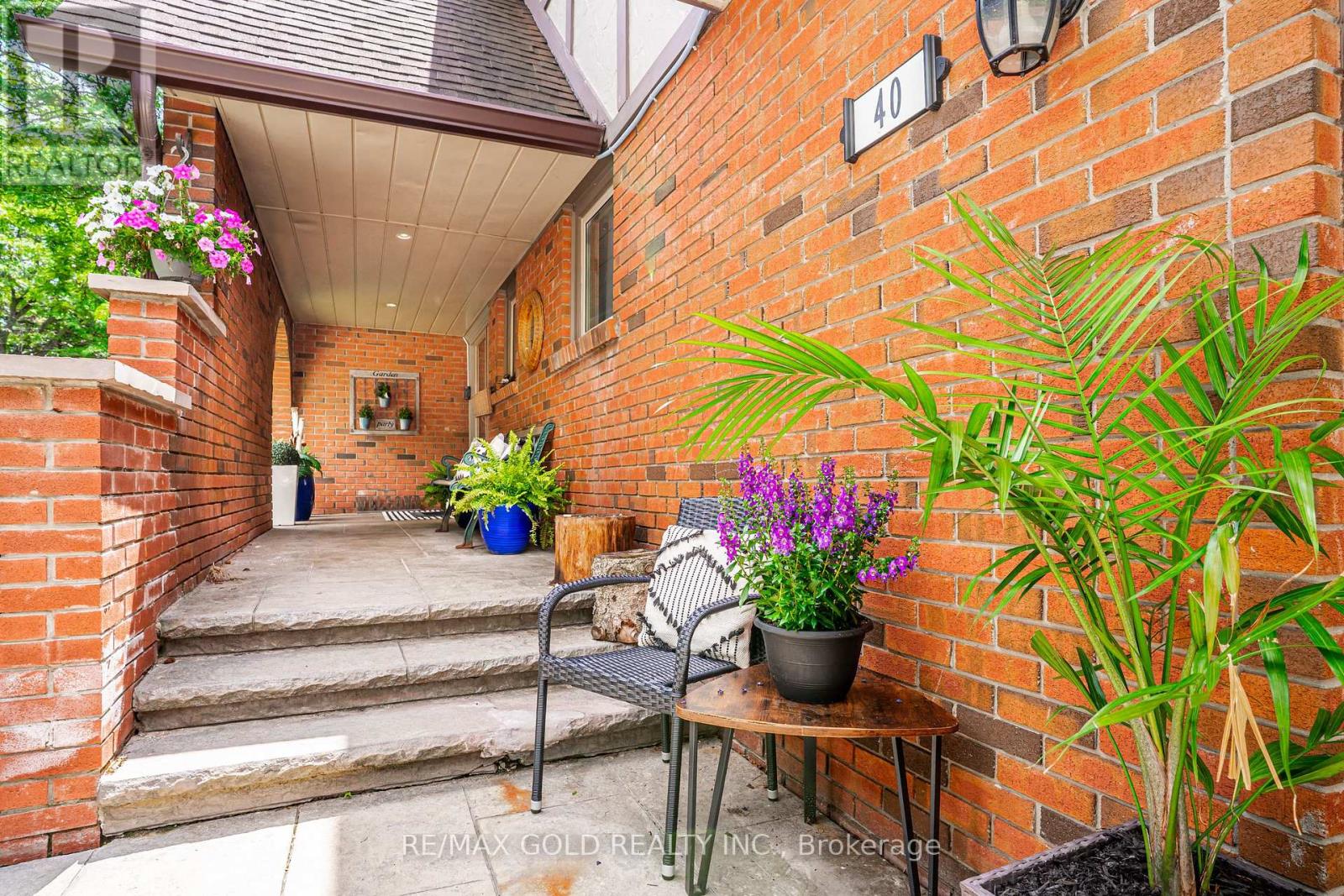 40 Cairnmore Court, Brampton, Ontario  L6Z 1T6 - Photo 5 - W13570696