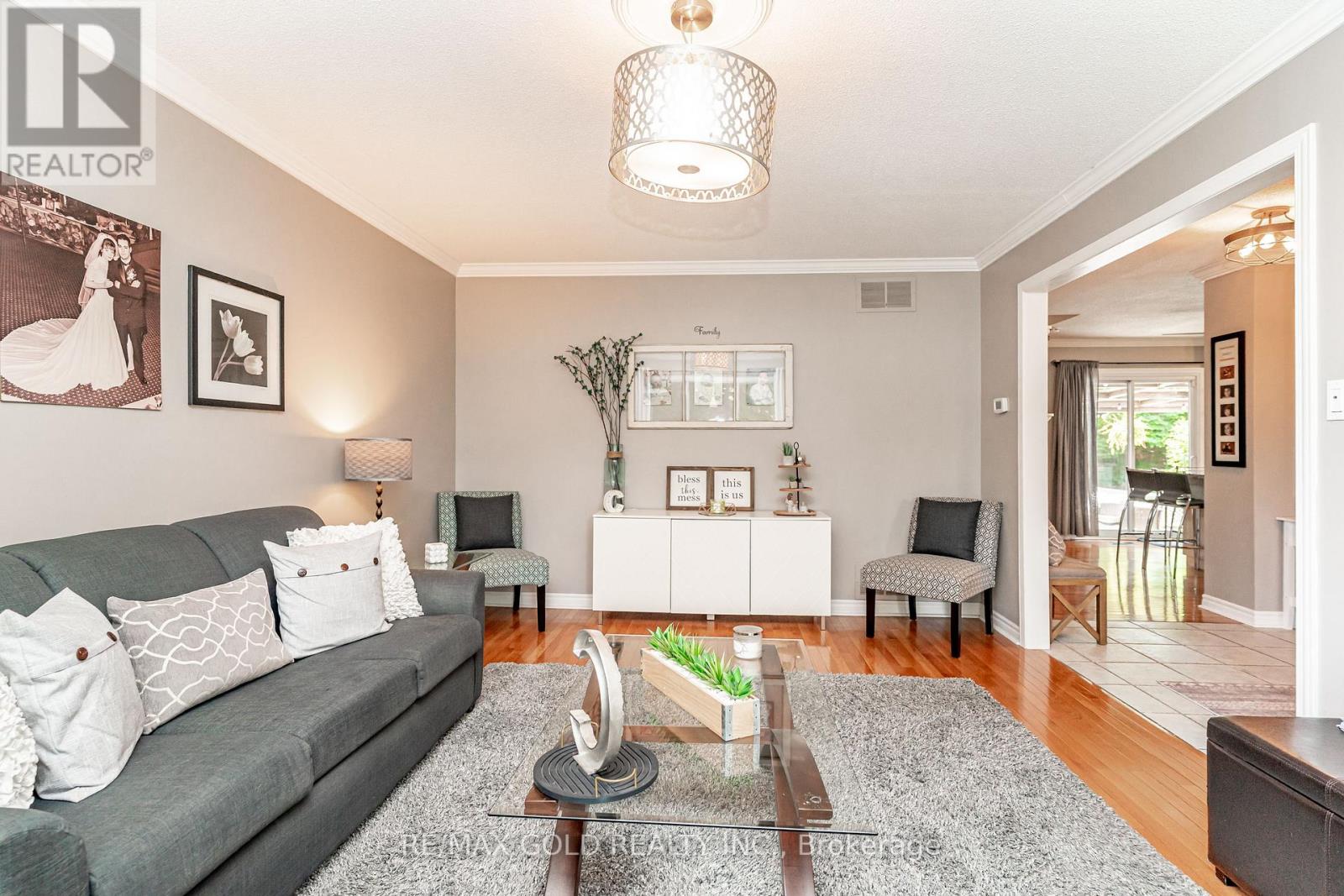 40 Cairnmore Court, Brampton, Ontario  L6Z 1T6 - Photo 9 - W13570696