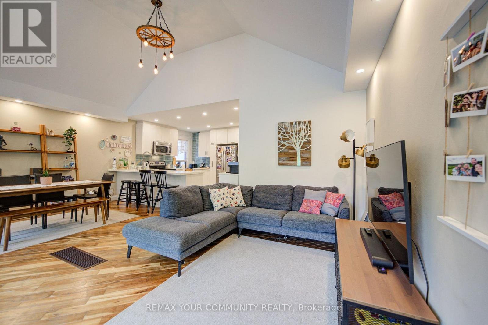 Main - 29 Ennerdale Road, Toronto, Ontario M6E 4C2 - Photo 10 - W13570854
