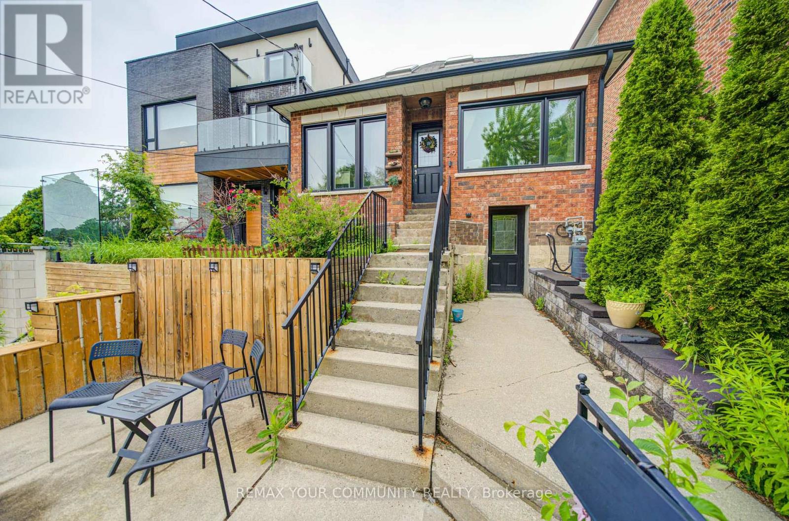 Main - 29 Ennerdale Road, Toronto, Ontario M6E 4C2 - Photo 3 - W13570854