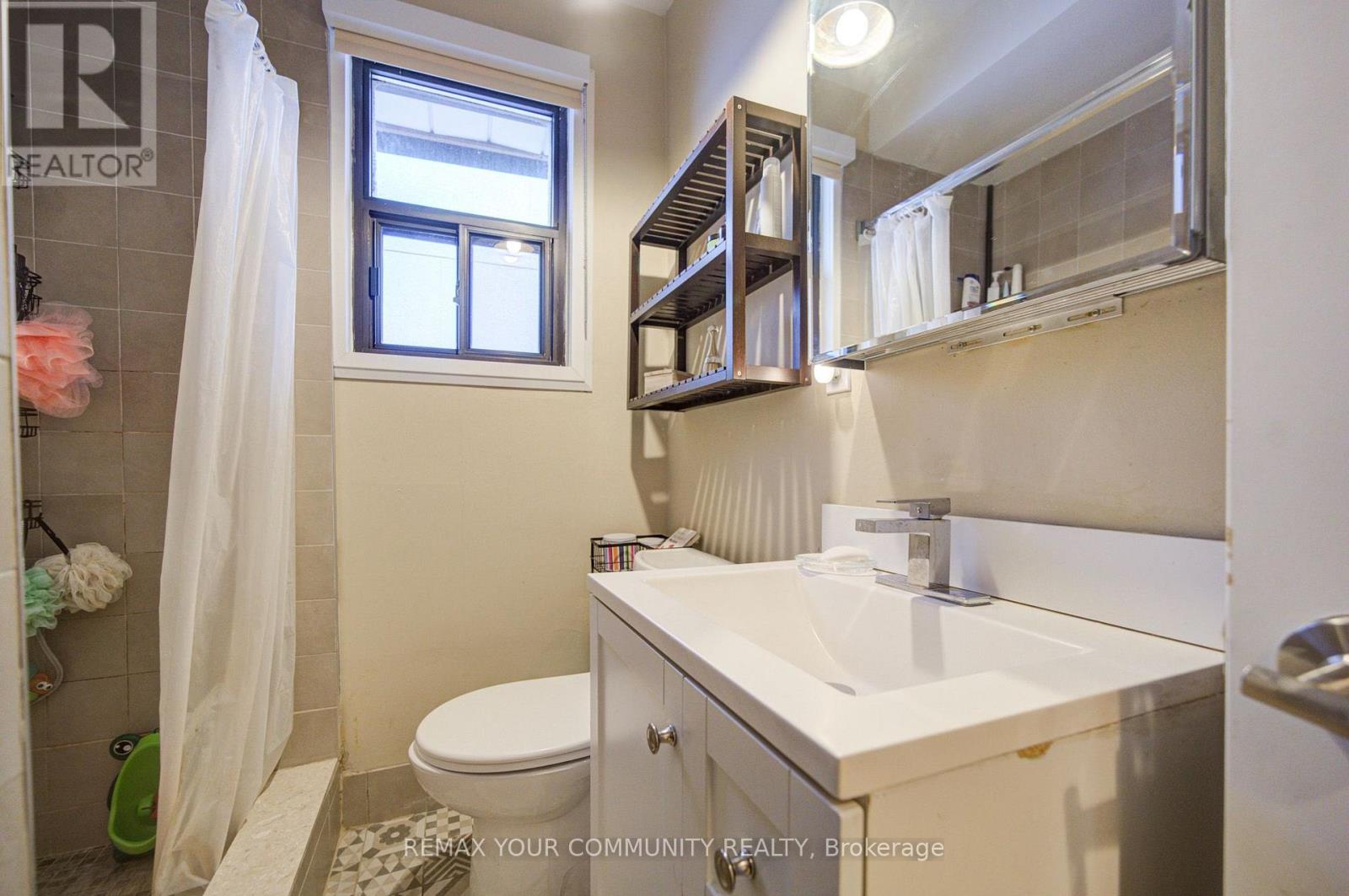 Main - 29 Ennerdale Road, Toronto, Ontario M6E 4C2 - Photo 31 - W13570854