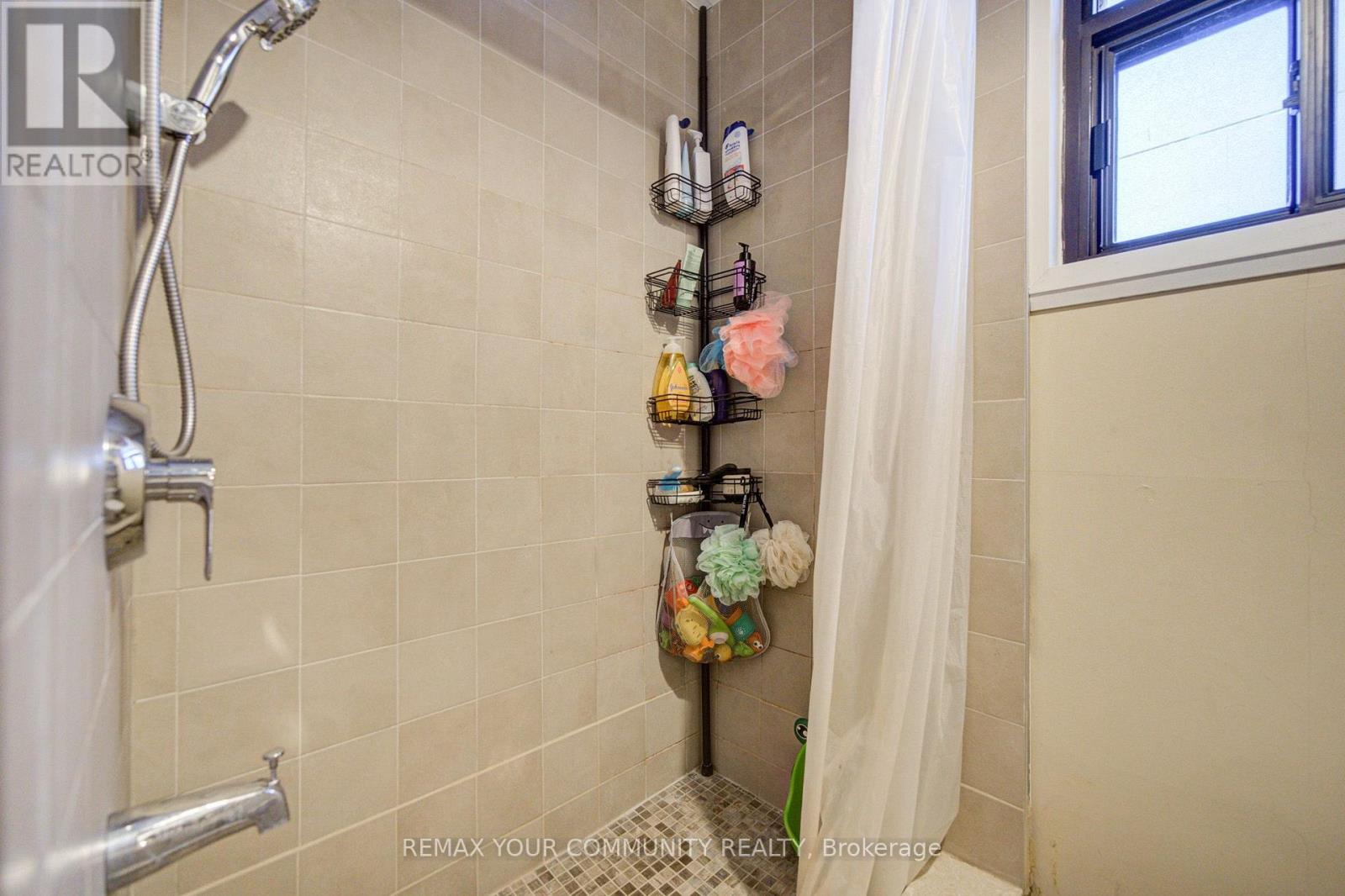 Main - 29 Ennerdale Road, Toronto, Ontario M6E 4C2 - Photo 32 - W13570854