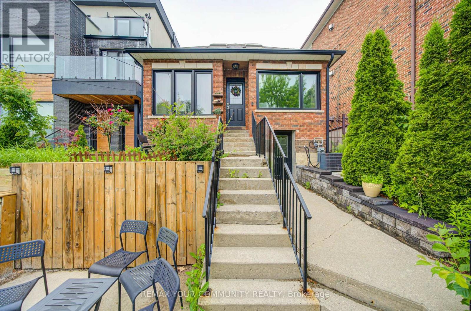 Main - 29 Ennerdale Road, Toronto, Ontario M6E 4C2 - Photo 4 - W13570854