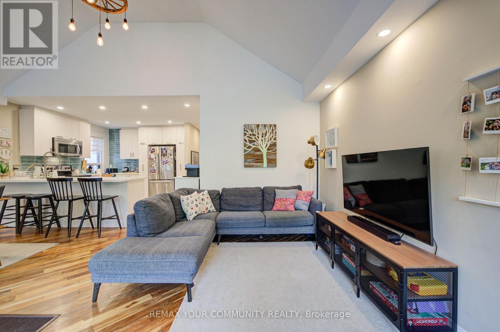 Main - 29 Ennerdale Road, Toronto, Ontario M6E 4C2 - Photo 9 - W13570854