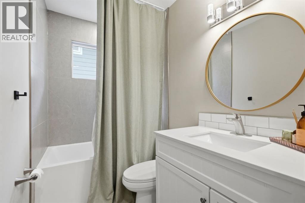 2924 Lathom Crescent SW, Calgary, Alberta  T3E 5W7 - Photo 15 - A2328796
