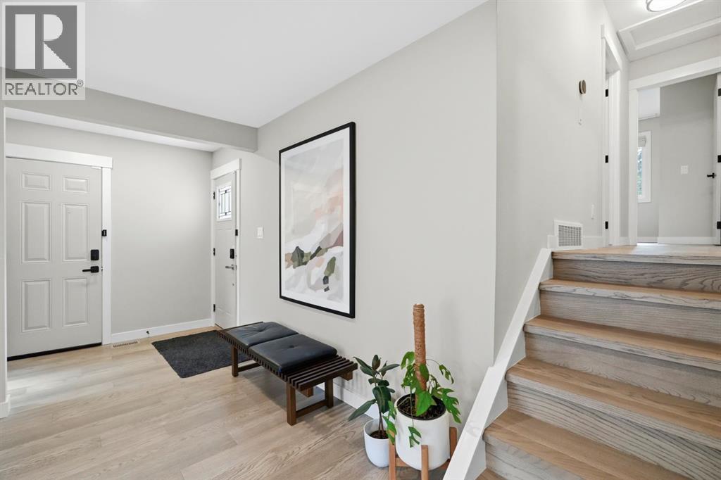 2924 Lathom Crescent SW, Calgary, Alberta  T3E 5W7 - Photo 3 - A2328796