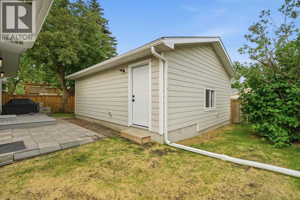 2924 Lathom Crescent SW, Calgary, Alberta  T3E 5W7 - Photo 26 - A2328796