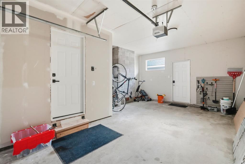 2924 Lathom Crescent SW, Calgary, Alberta  T3E 5W7 - Photo 21 - A2328796