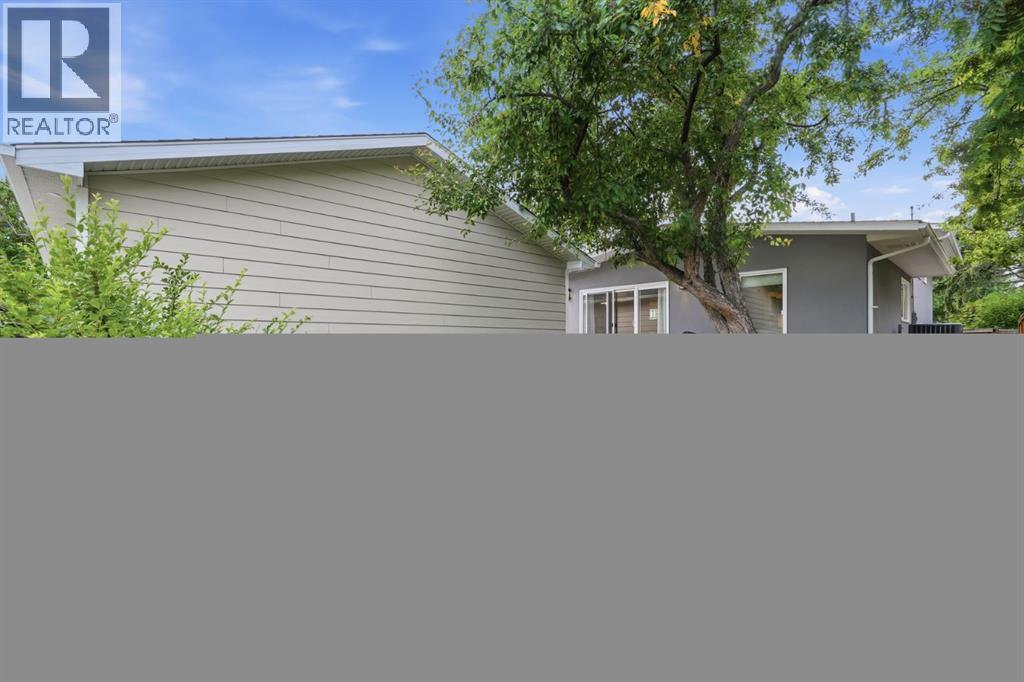 2924 Lathom Crescent SW, Calgary, Alberta  T3E 5W7 - Photo 25 - A2328796