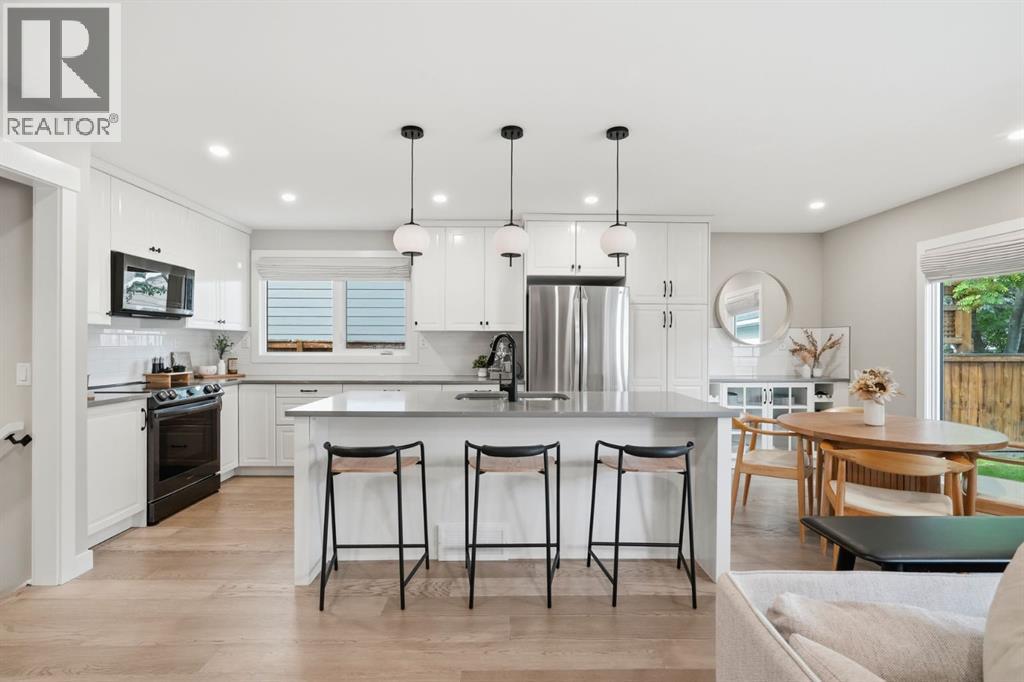 2924 Lathom Crescent SW, Calgary, Alberta  T3E 5W7 - Photo 7 - A2328796