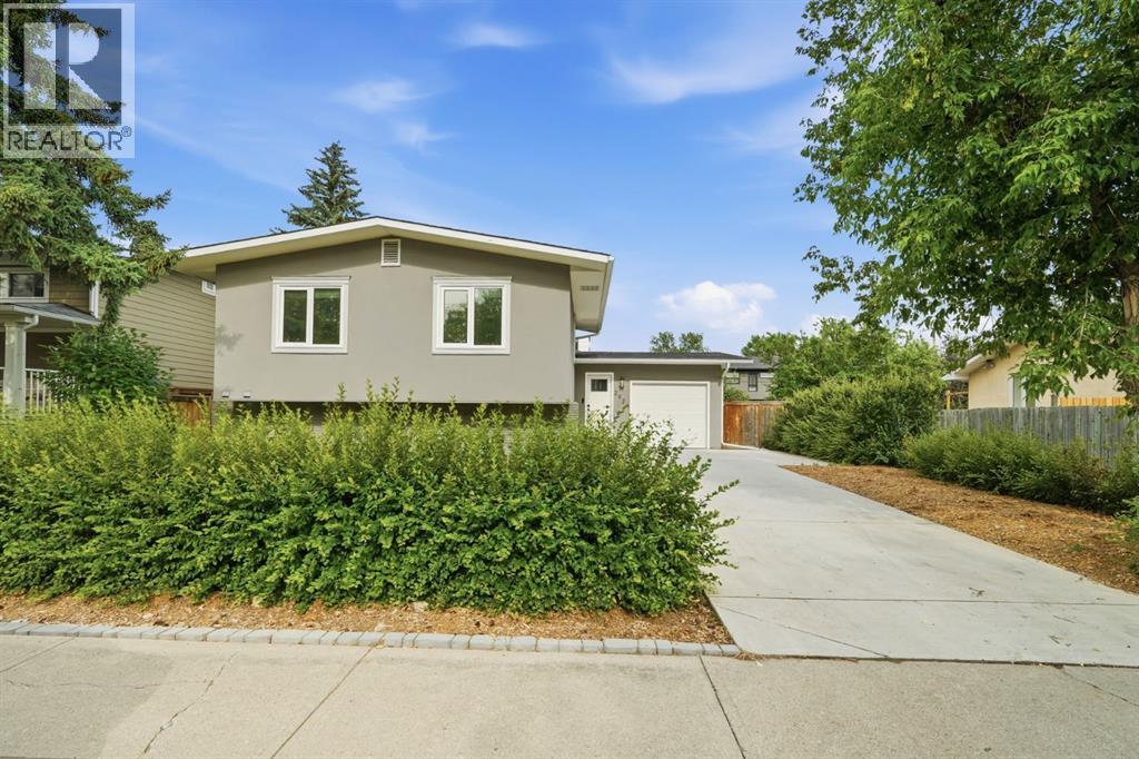 2924 Lathom Crescent SW, Calgary, Alberta  T3E 5W7 - Photo 2 - A2328796