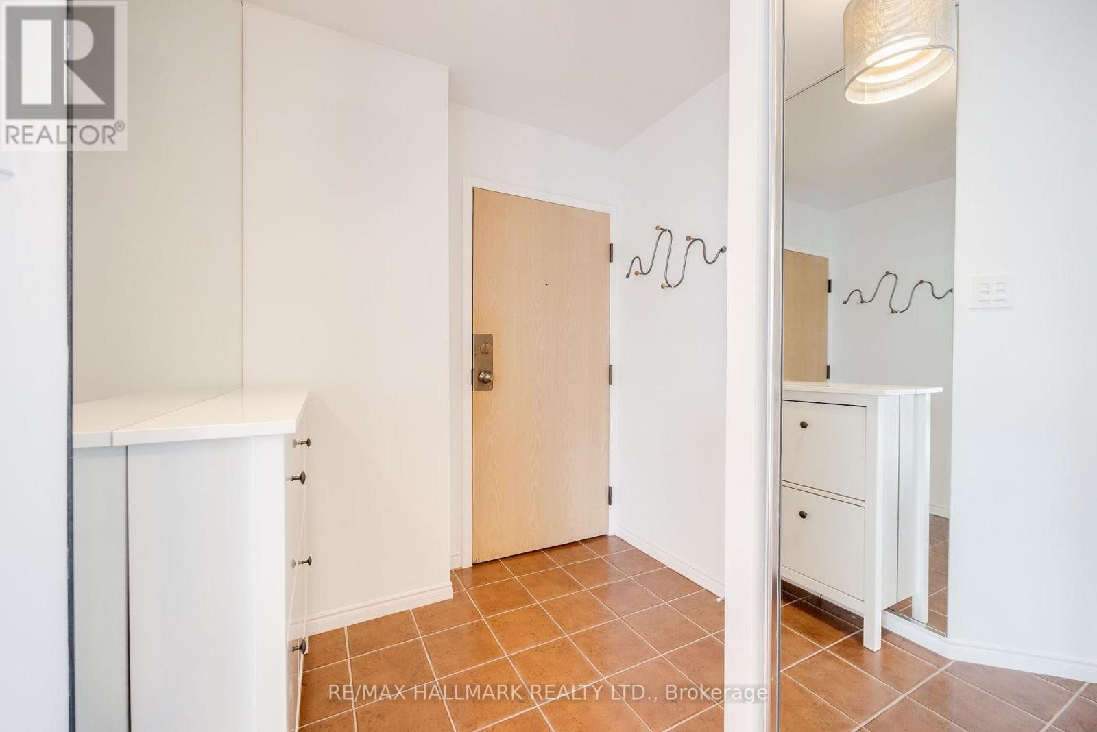 1202 - 95 Lombard Street, Toronto, Ontario  M5C 2V3 - Photo 4 - C13570996