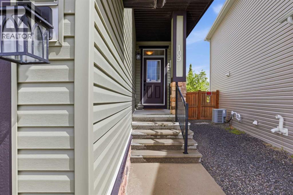109 Evansdale Landing NW, Calgary, Alberta  T3P 0C7 - Photo 3 - A2327505