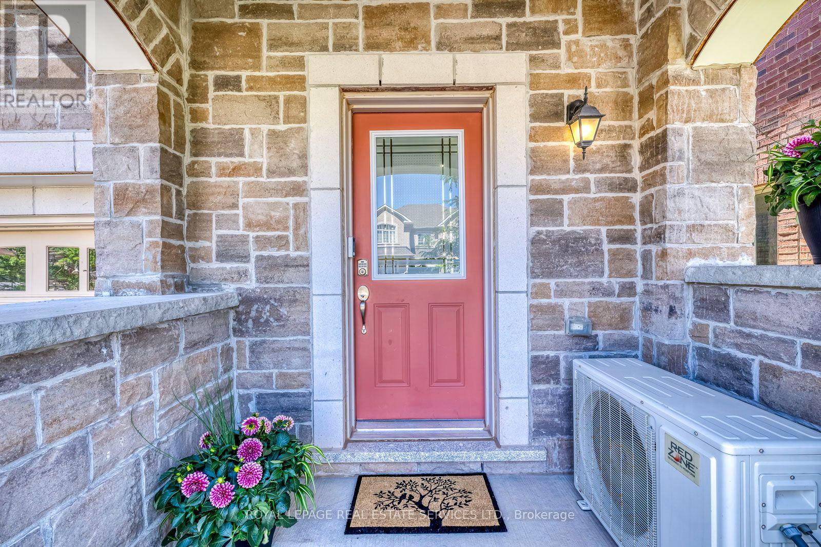486 Silver Maple Road, Oakville, Ontario  L6H 3P6 - Photo 3 - W13571104