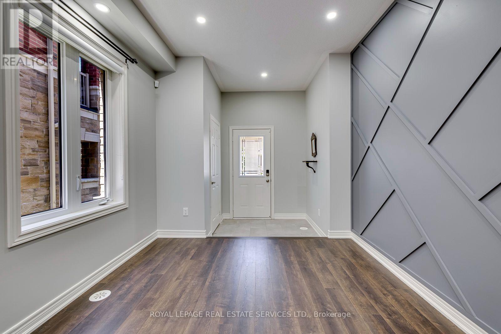 486 Silver Maple Road, Oakville, Ontario  L6H 3P6 - Photo 4 - W13571104