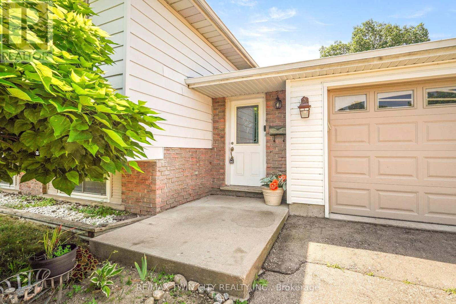 14 Thistledown Drive, Brantford, Ontario  N3R 6R9 - Photo 4 - X13571078