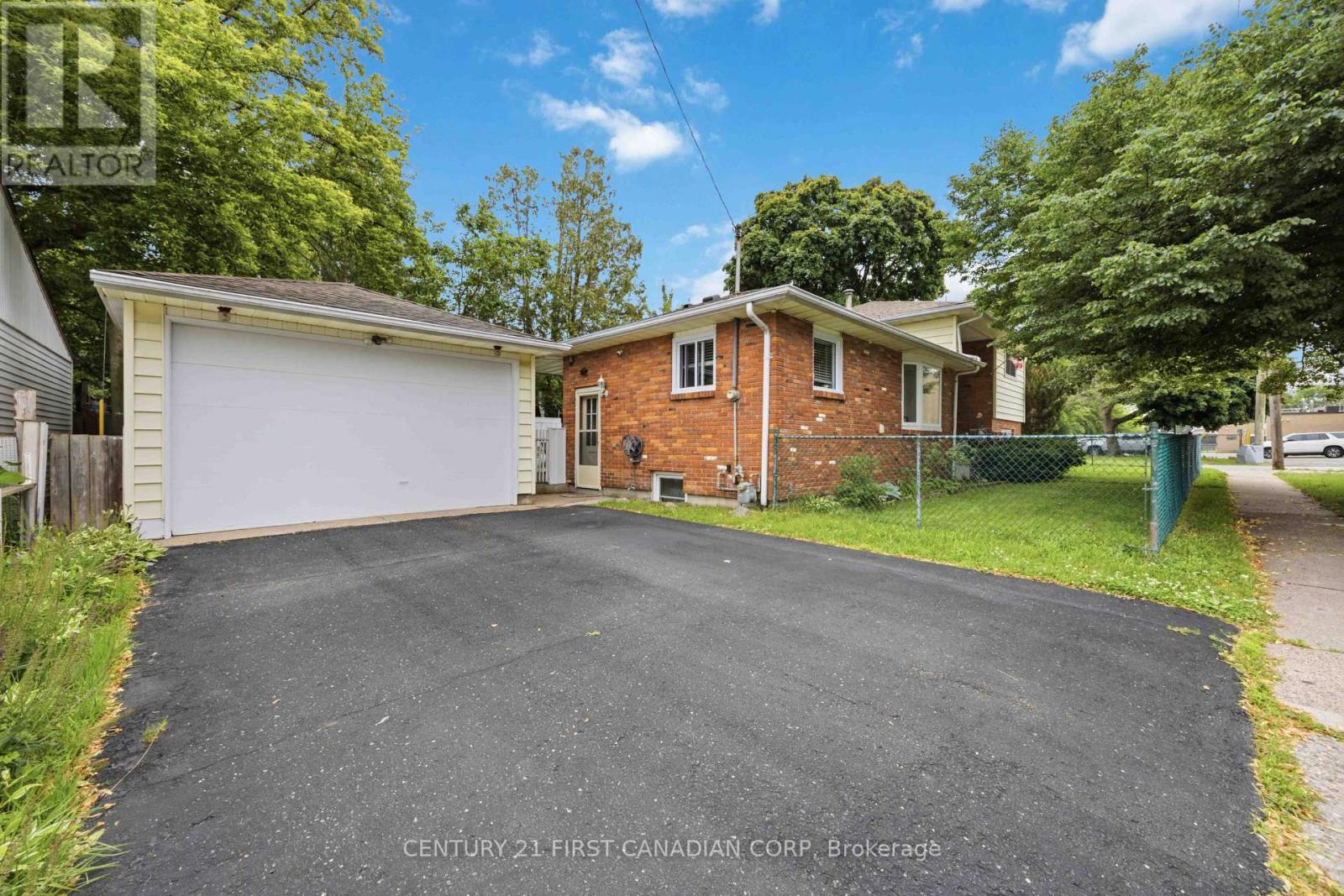 184 Durand Street, Sarnia, Ontario  N7T 5A3 - Photo 2 - X13571286