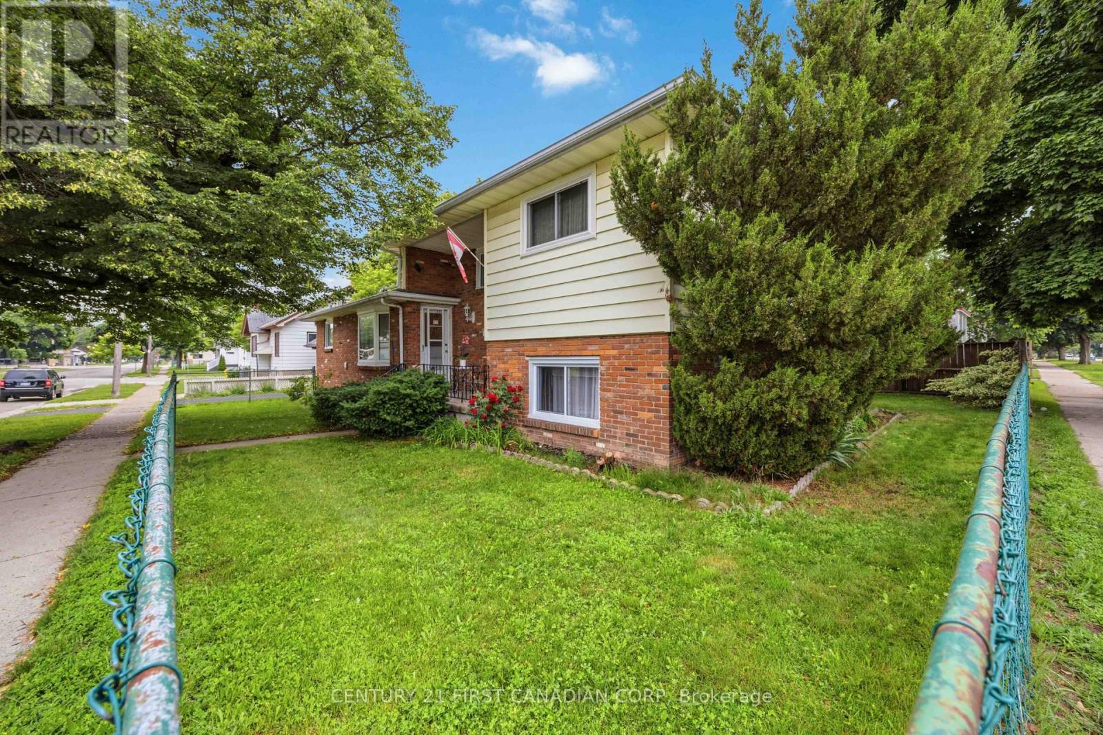 184 Durand Street, Sarnia, Ontario  N7T 5A3 - Photo 3 - X13571286