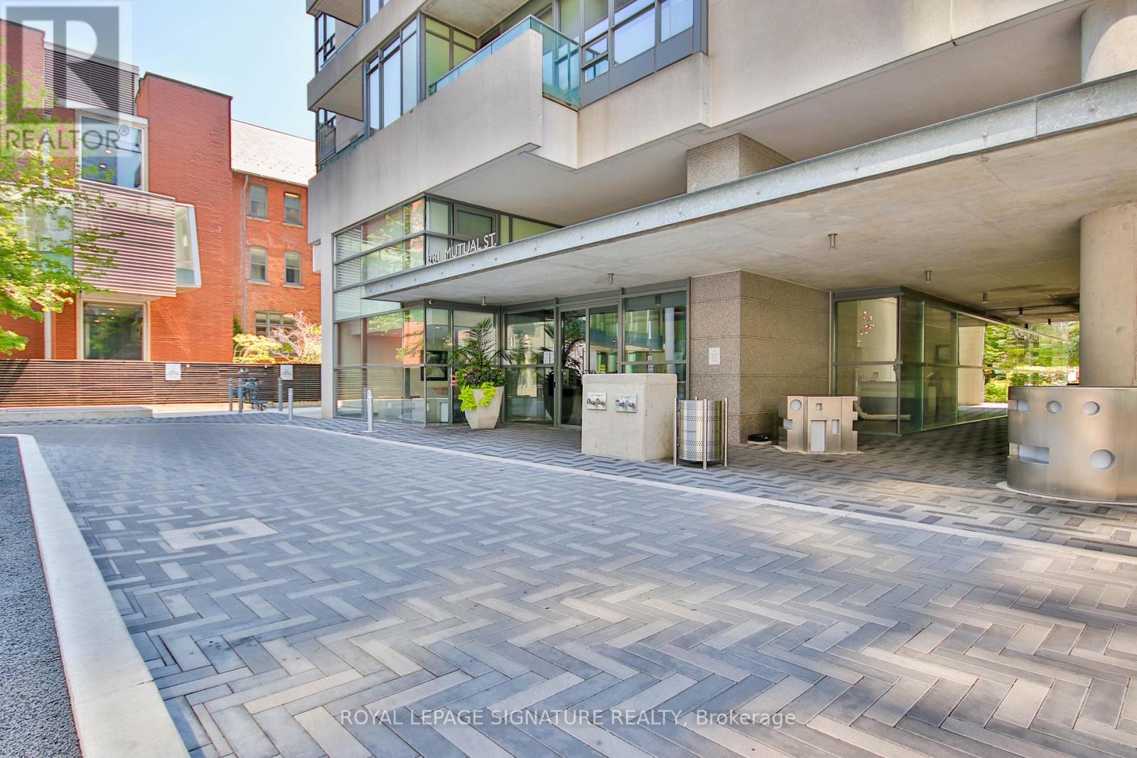 2307 - 281 Mutual Street, Toronto, Ontario  M4Y 1X6 - Photo 2 - C13571316