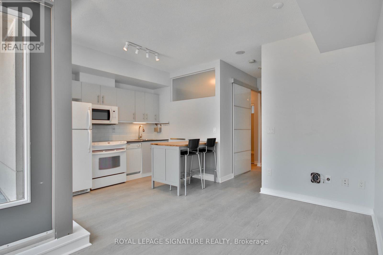 2307 - 281 Mutual Street, Toronto, Ontario  M4Y 1X6 - Photo 4 - C13571316