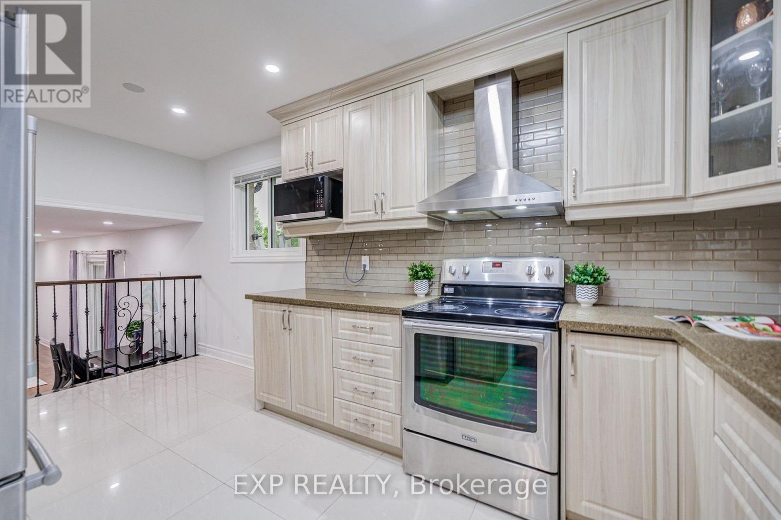 205 Powell Road, Whitby, Ontario  L1N 6T5 - Photo 10 - E13569444