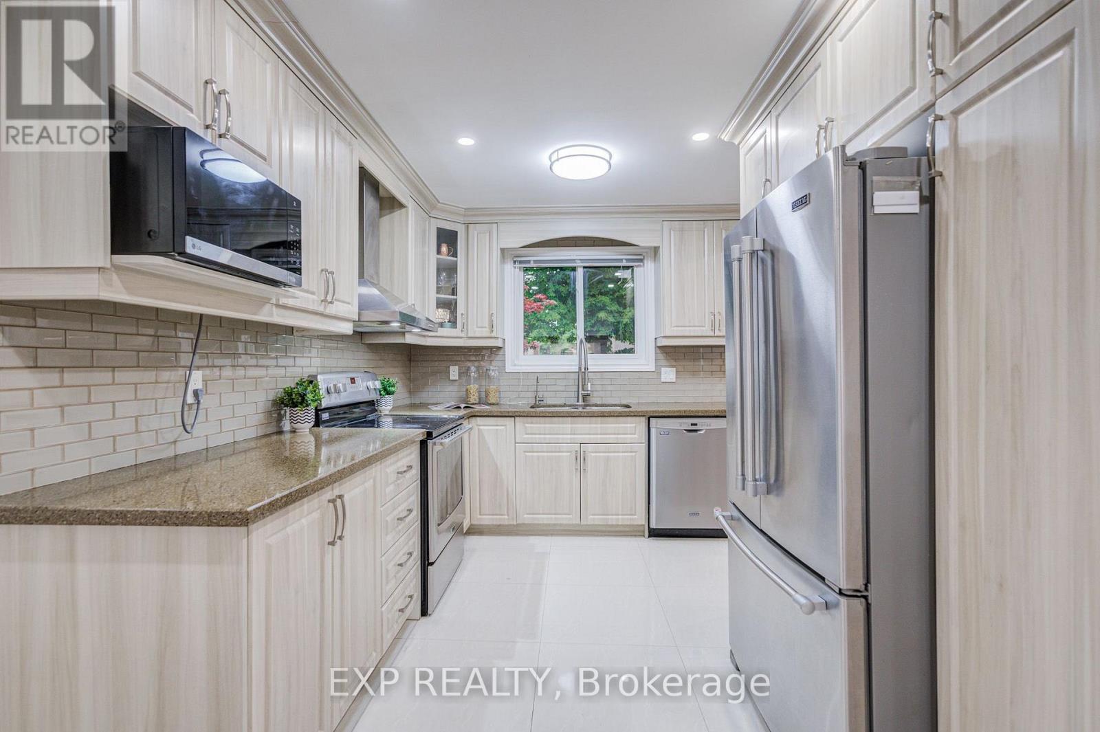 205 Powell Road, Whitby, Ontario  L1N 6T5 - Photo 11 - E13569444