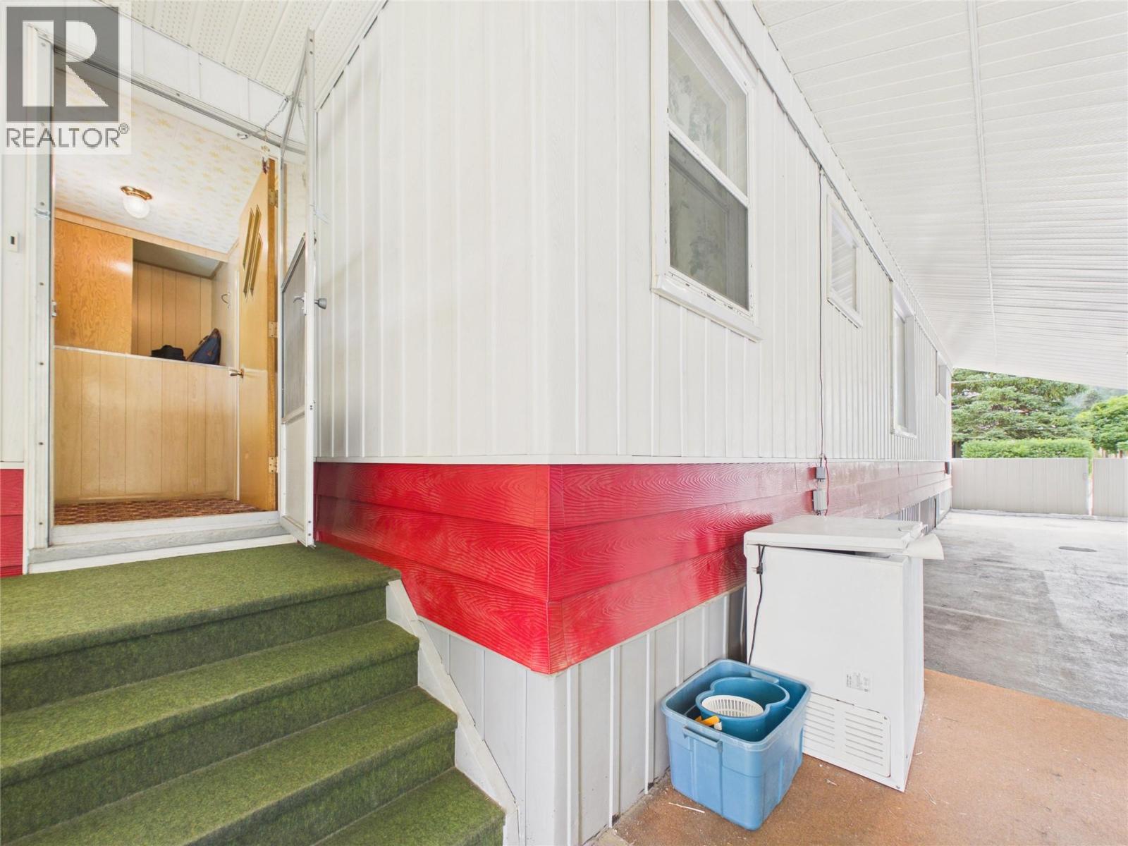 1041 4th Avenue, Fernie, British Columbia  V0B 1M0 - Photo 33 - 10394346
