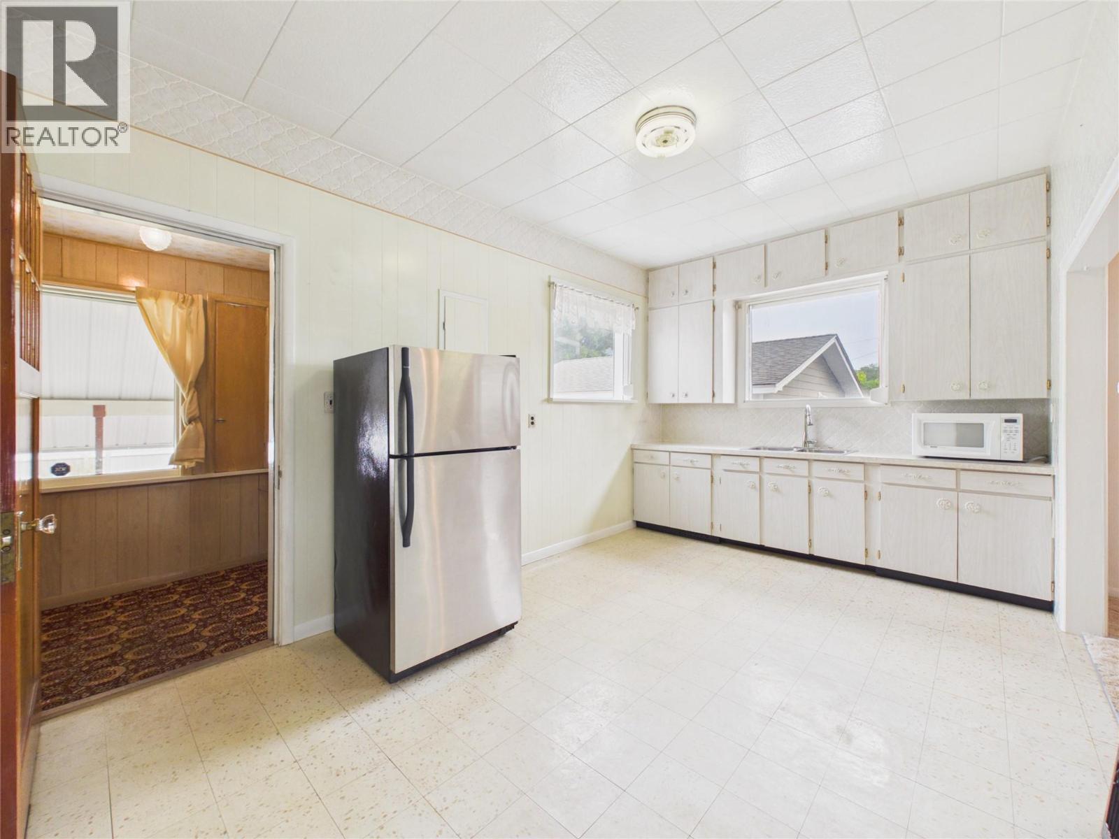 1041 4th Avenue, Fernie, British Columbia  V0B 1M0 - Photo 5 - 10394346