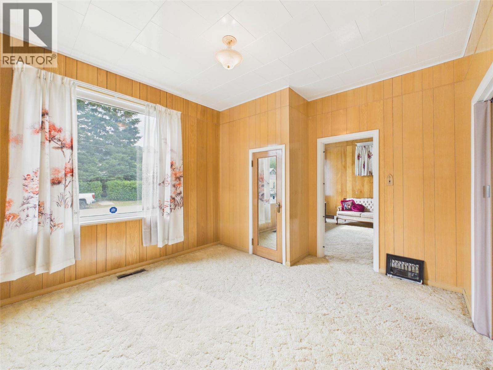 1041 4th Avenue, Fernie, British Columbia  V0B 1M0 - Photo 11 - 10394346