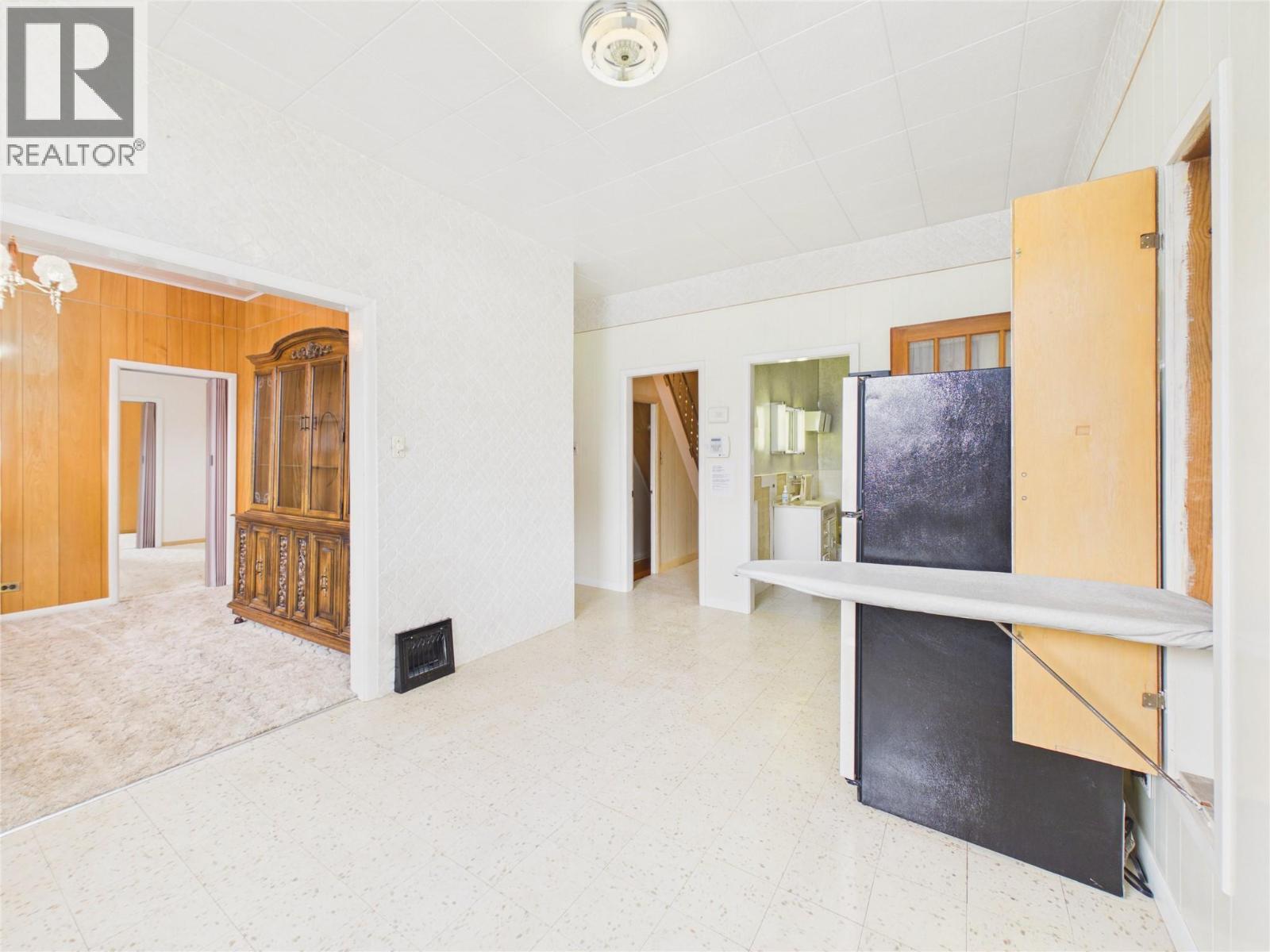 1041 4th Avenue, Fernie, British Columbia  V0B 1M0 - Photo 2 - 10394346
