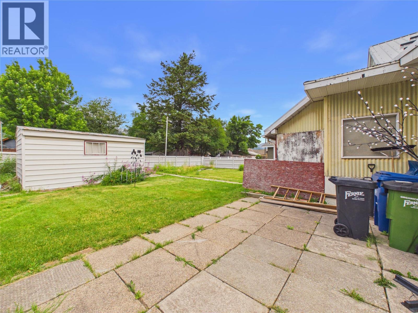 1041 4th Avenue, Fernie, British Columbia  V0B 1M0 - Photo 35 - 10394346