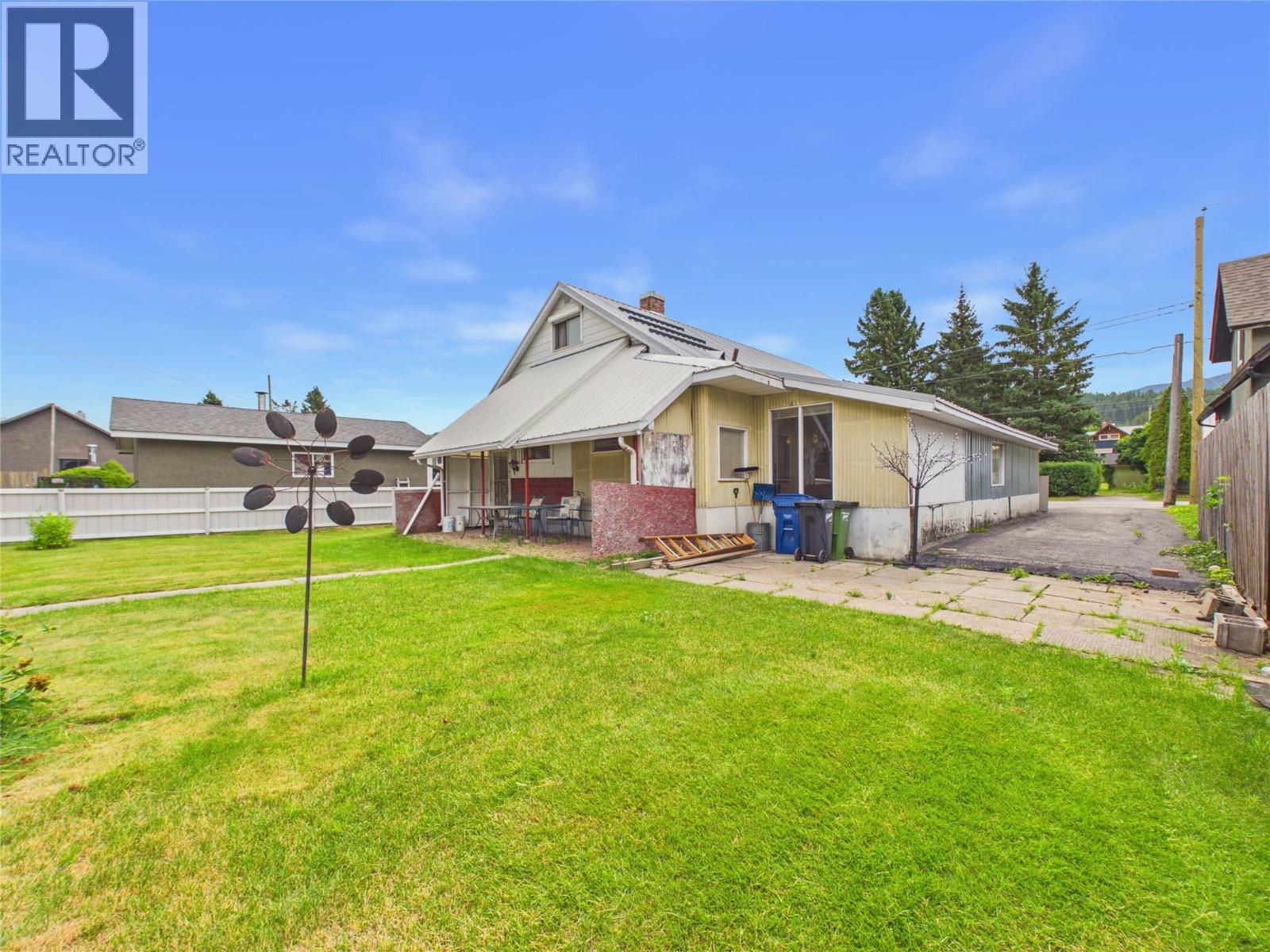 1041 4th Avenue, Fernie, British Columbia  V0B 1M0 - Photo 38 - 10394346