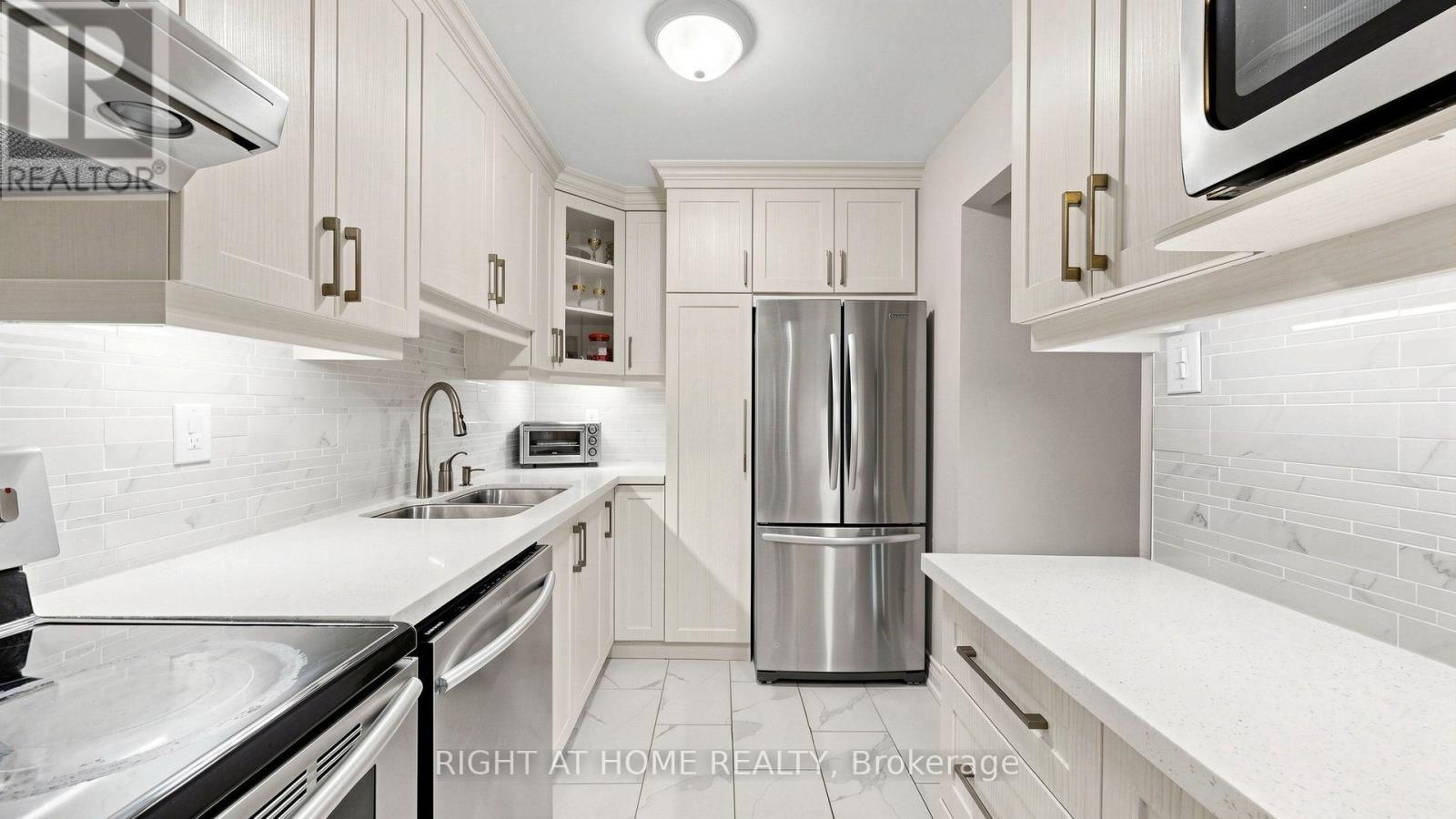 4 Harper Way, Markham, Ontario  L3T 5A5 - Photo 12 - N13571192