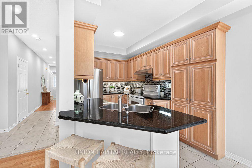 61 Hillmount Road, Markham, Ontario  L6C 2J2 - Photo 10 - N13571220